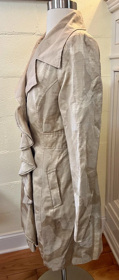 Jaqueta Arden B dourada trench coat manga longa botão para cima feminina tamanho pequeno - Imagem 3 de 4