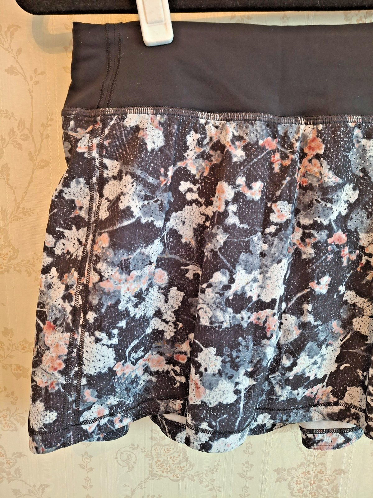 lululemon pace rival patterned black background t… - image 3