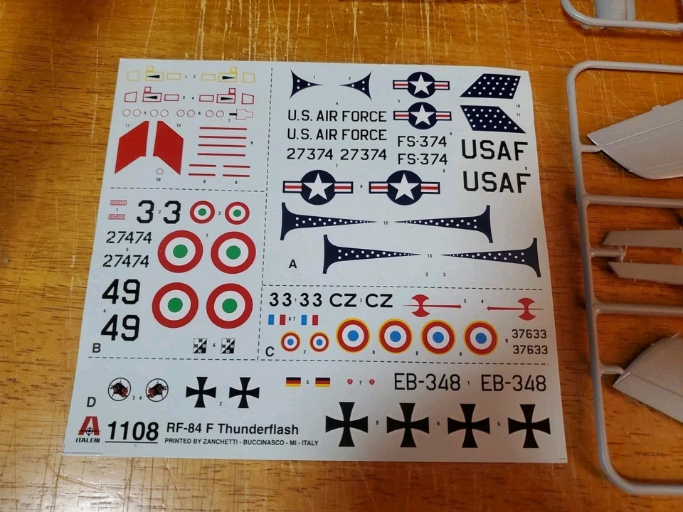 Italeri RF-84F Thunderflash Model Kit 1/72 New Open Box Unbuilt - Image 2 of 4