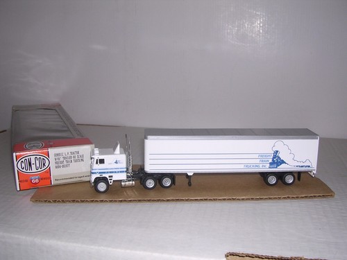 CON-COR #1077 Freightliner cabina de 10 ruedas con remolque de caja de 45' tren libre Blt-up H.O. | Zustand: New