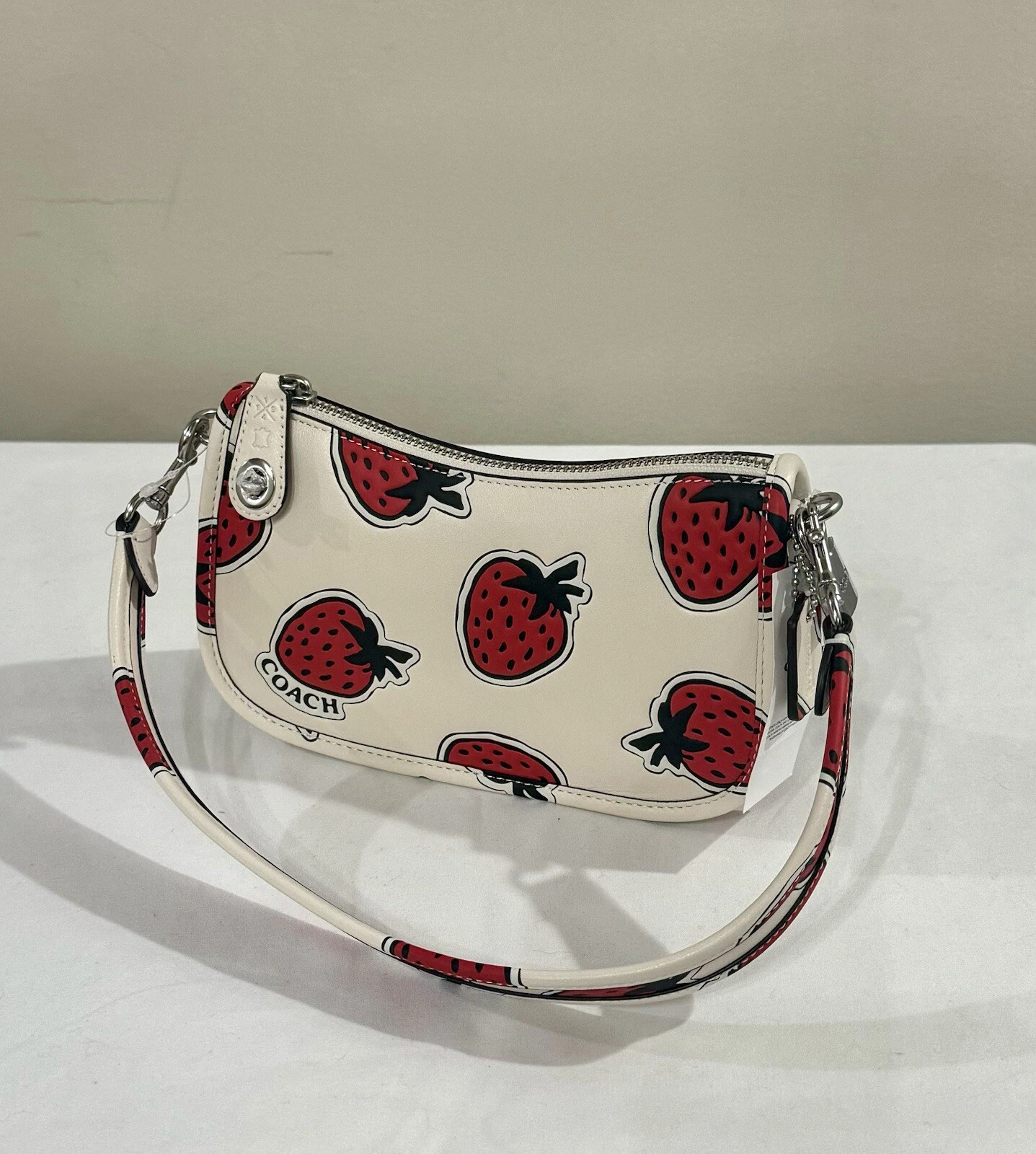 Borsa a tracolla Coach Swinger 20 fragola gesso nuova con etichetta mini pelle prezzo al dettaglio consigliato $275