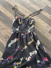American Eagle Floral Dress Spaghetti Tie Straps Size 2 Sweetheart Neckline