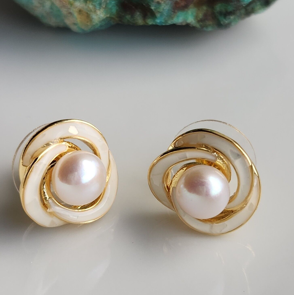 Natural 7.2mmPearl Mother-of- Pearl Rose Stud Earrings