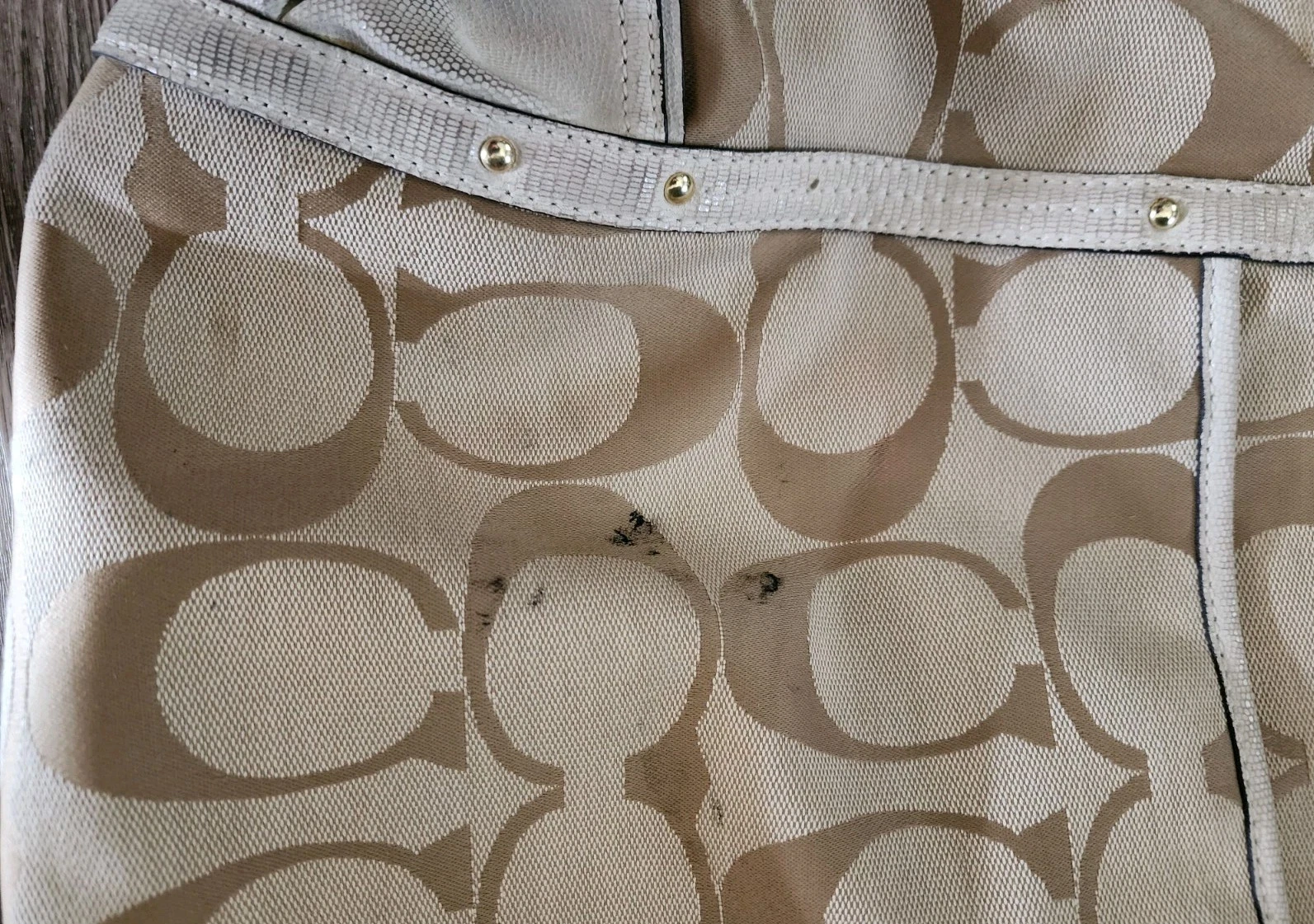 Borsa a tracolla Coach Alexandra beige media firma CC tela con pelle F21919