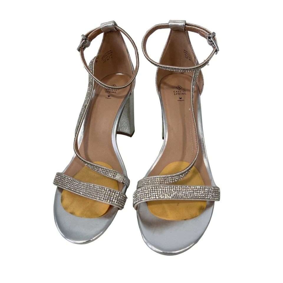 Sandalia Call It Spring Vegana Azaria Adornada Punta Abierta Mujer 7.5 Plateada Foto 2 de 4