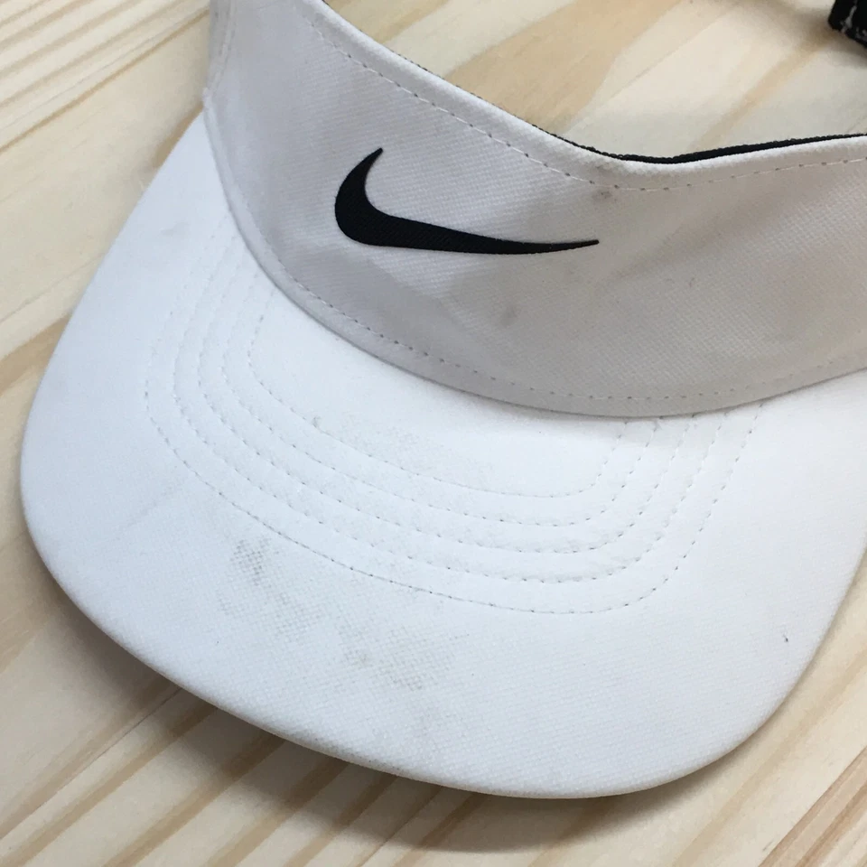 Gorra visera Nike Dri Fit para hombre blanca OS ala curva ajustable logotipo bordado Foto 2 de 4