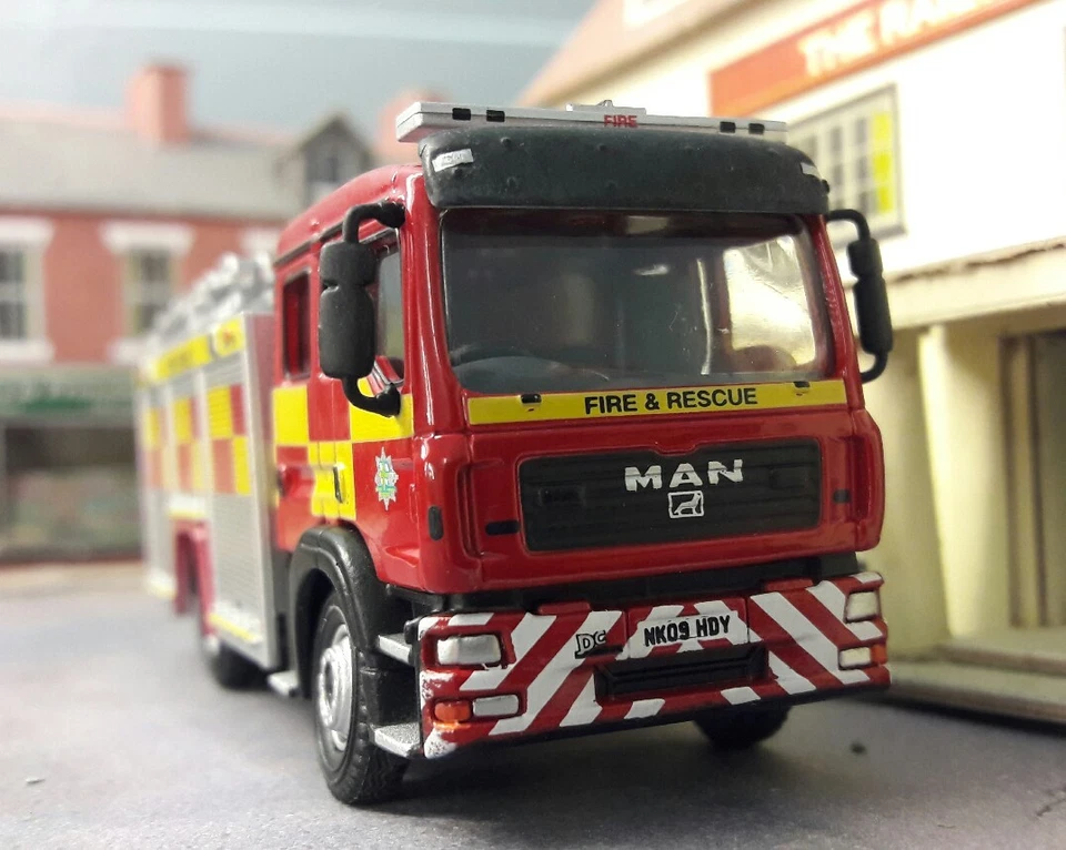 MAN F16 JDC John Dennis Pump Ladder Durham Darlington Fire Engine 1:76 Oxford - Image 3 of 4