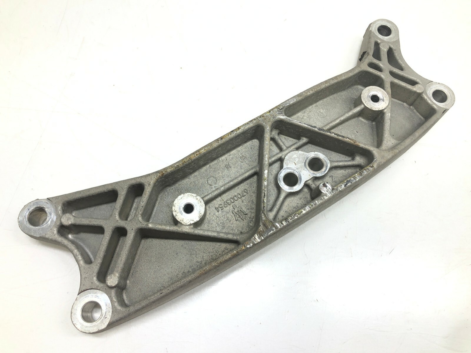 2014-2020 MASERATI QUATTROPORTE GTS GEARBOX TRANSMISSION MOUNT BRACKET OEM.