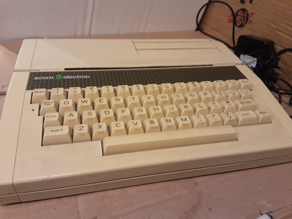 RARO ELECTRÓN BELLOTA PLUS 1 CON MUCHAS CINTAS, LIBROS ETC Foto 2 de 4