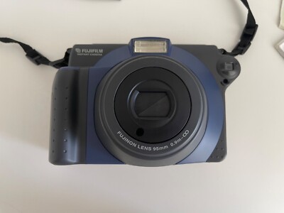 Fujifilm Instax 100 Sofortbildkamera Kamera
