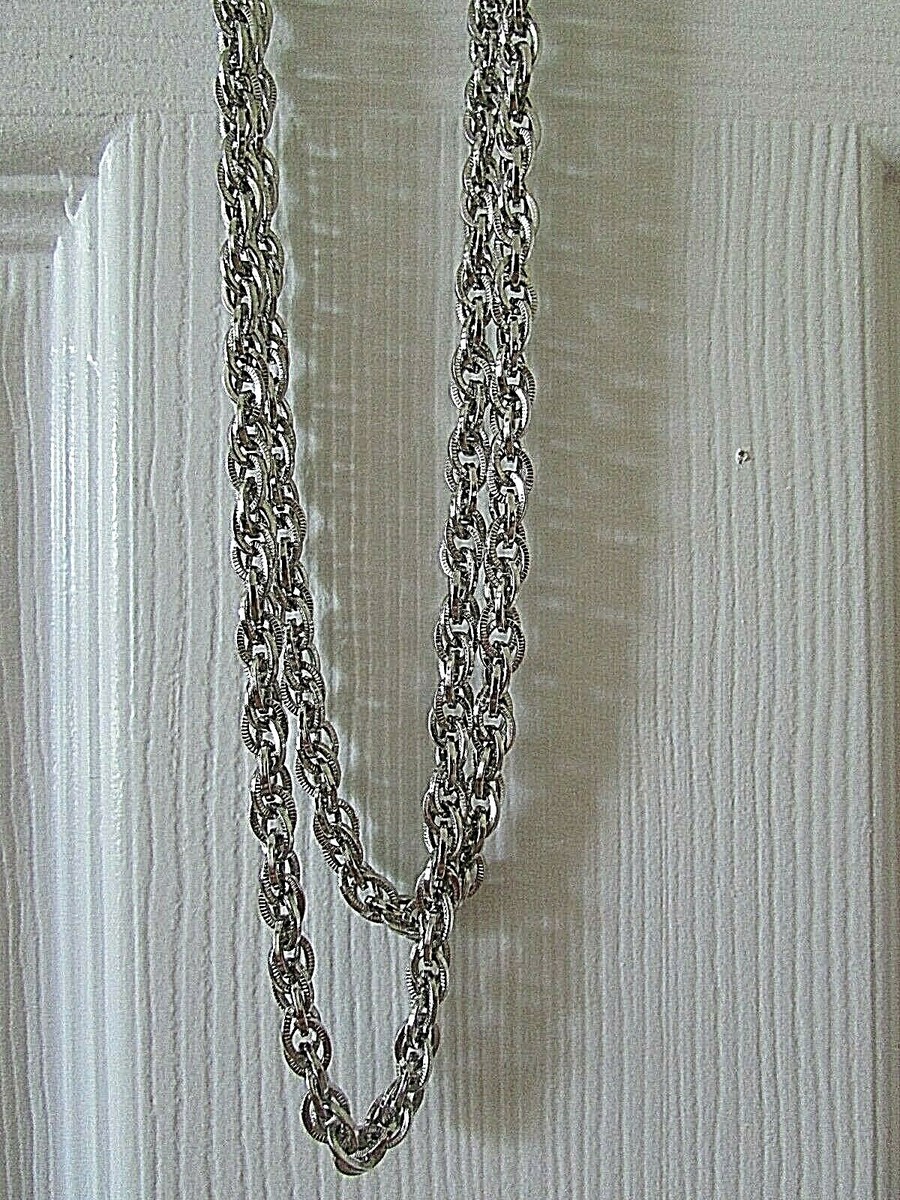 VINTAGE SIGNED MONET 28” LONG SILVERTONE TEXTURED CHAIN LINK
