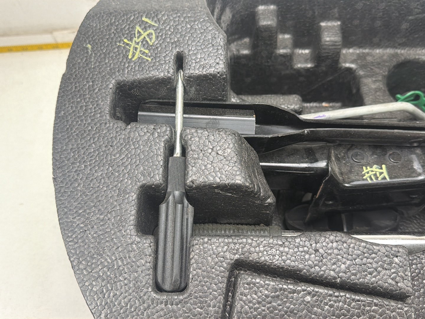Maserati Ghibli 2014-2017 Tool kit boxes Set