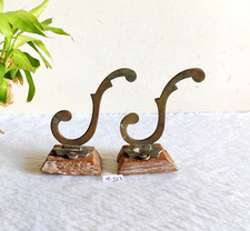 Vintage Orné Laiton Mural Crochet Suspension en Bois Base Décoratif Objets M323