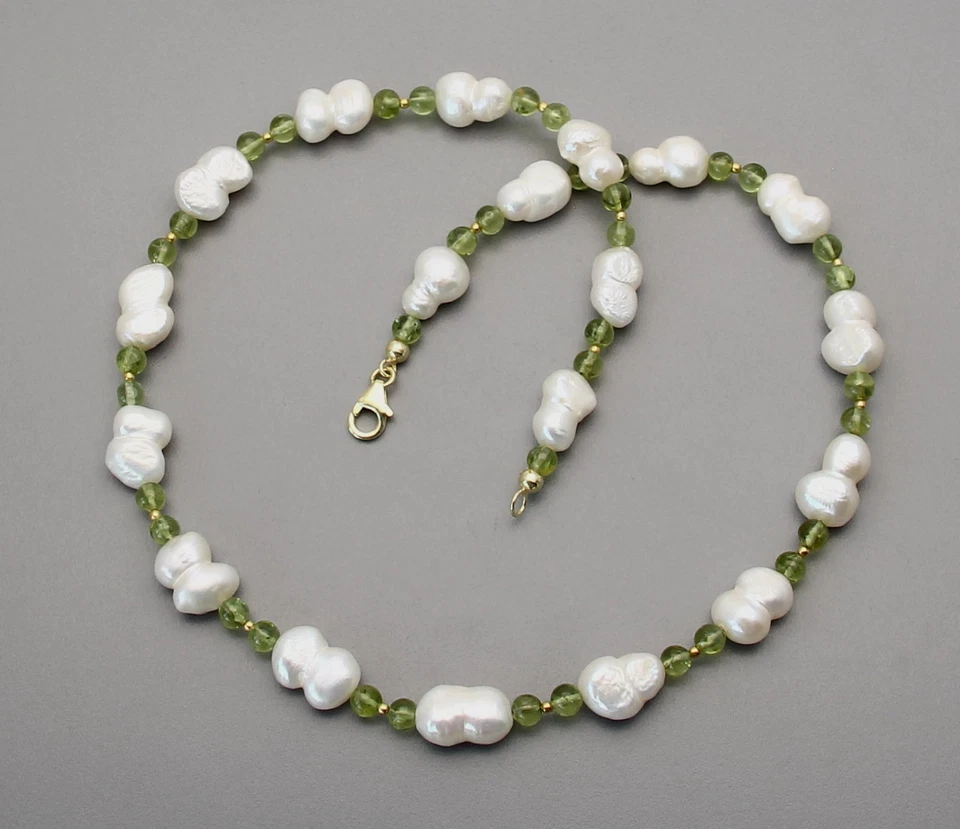 Perlenkette weiße Zwillingsperlen mit maigrünen Peridot in 48 cm Länge - Bild 2 von 2