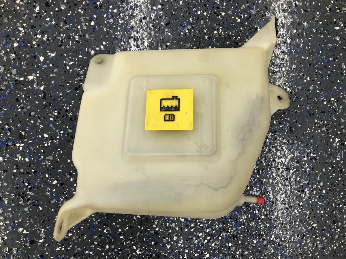 2005-2010 Jeep Grand Cherokee SRT8 Coolant Overflow Reservoir