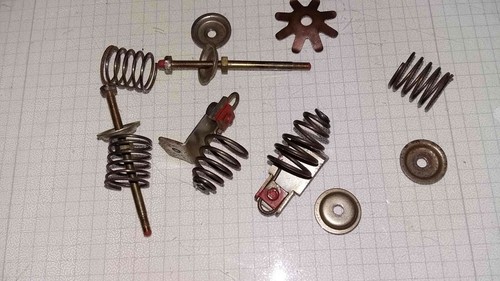 Braun 777W  Befestigung Material Feder Ersatzteile Turntable  Plattenspieler