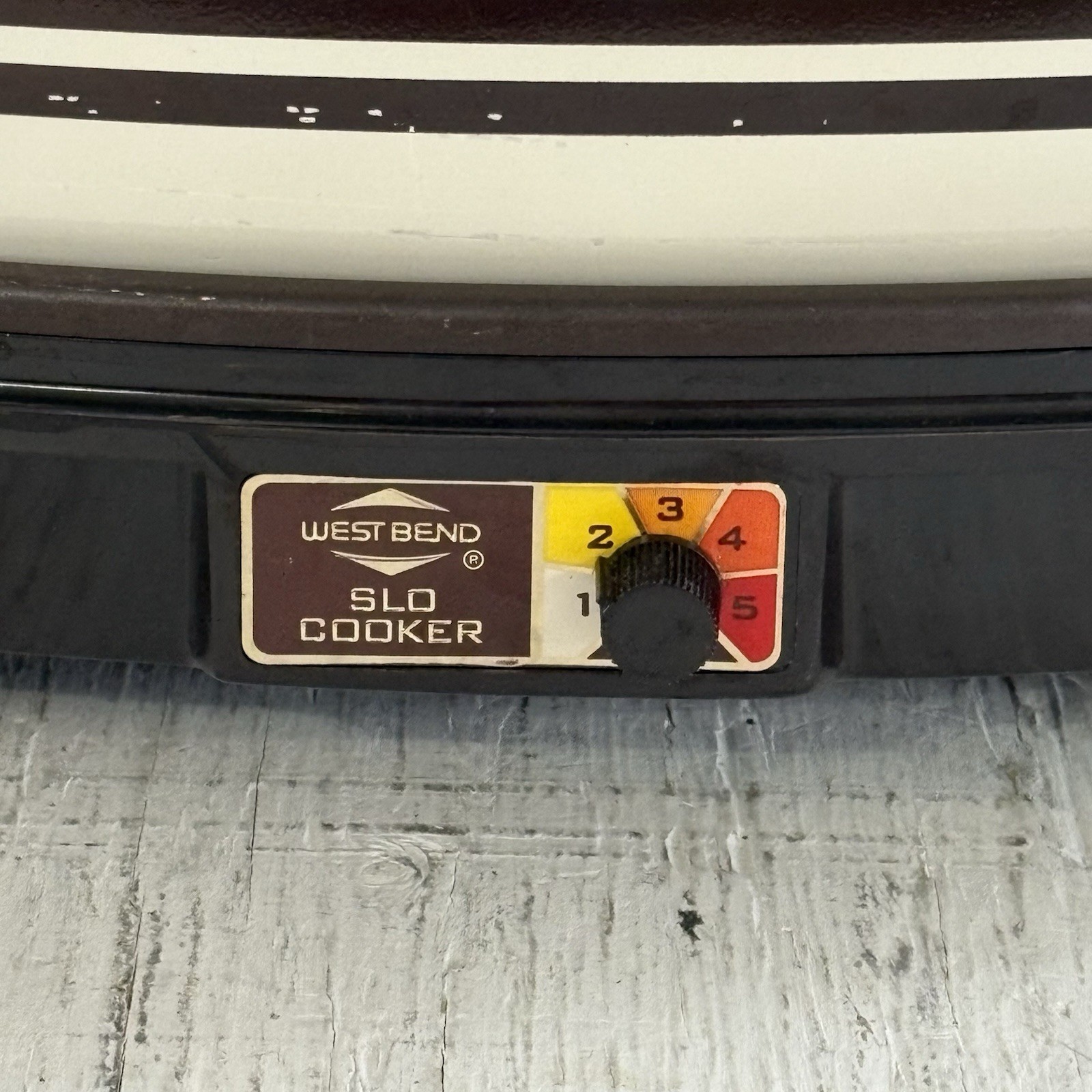 West Bend Slo Slow Cooker 84114 5 Settings 4 Quart w Amber Glass Lid 3 Lines