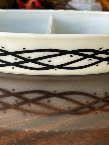 Vintage Pyrex White Black Barbed Wire Oval Divided 1 ½ Quart Casserole Dish - Picture 2 of 6