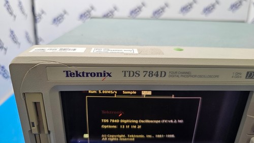 Osciloscopio digital de fósforo de cuatro canales Tektronix TDS 784D - Imagen 2 de 13