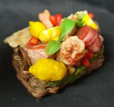 Presepe Napoletano cesto trippa, carne in cera  KRIPPEN,CRECHE,BELEN,dolly