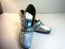 Vintage Silver Glitter Dress Pumps Formal. Size 10 with 2 1/2 inch stacked heel