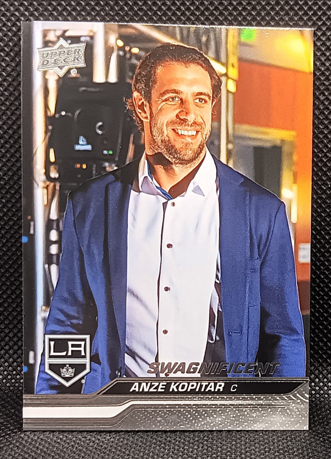 2023-24 UPPER DECK SWAGNIFICENT SP #82 ANZE KOPITAR VARIATION Los Angeles Kings
