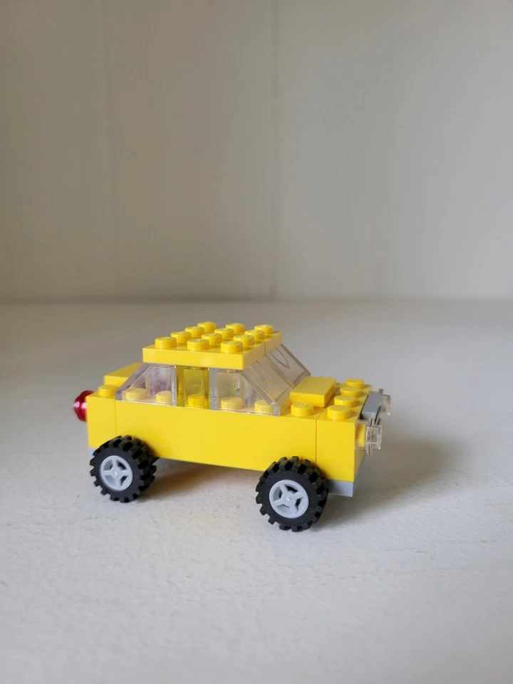 LEGO CLASSIC: Lego Medium Creative Brick Box (10696) 100% Complete. W/Manual - Image 2 of 4