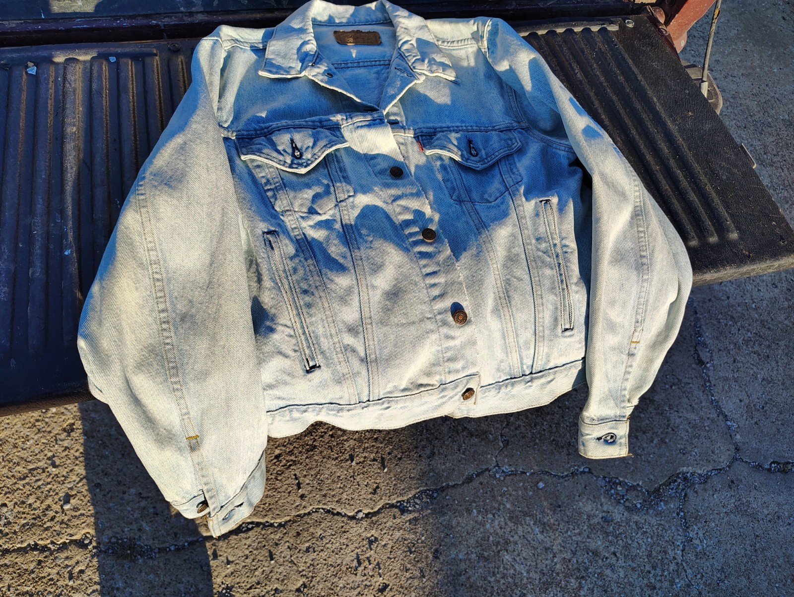 Levi's Light Blue Button Collared Short Denim Jac… - image 1