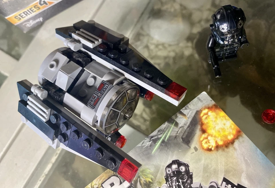 LEGO Star Wars 75161 TIE Striker Microfighter, foto 2 di 5