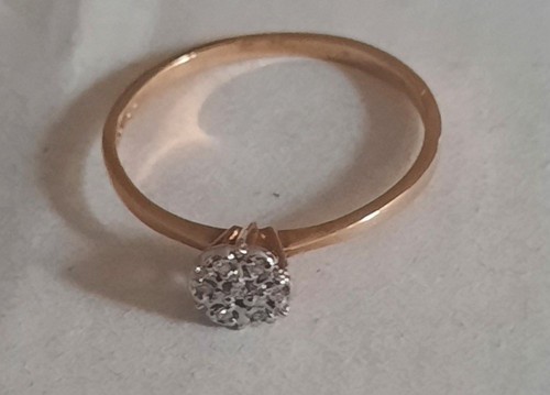 9K Yellow Gold Diamond Cluster Ring. Size M 1/2. 1.05g - Picture 2 of 3