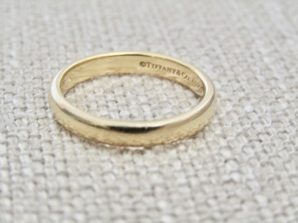 Alianza de boda clásica Tiffany en oro amarillo talla 5,5 Foto 2 de 4