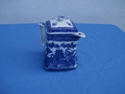 BLUE WILLOW RINGTONS LIMITED TEA MERCHANTS SQUARE LIDDED TEAPOT