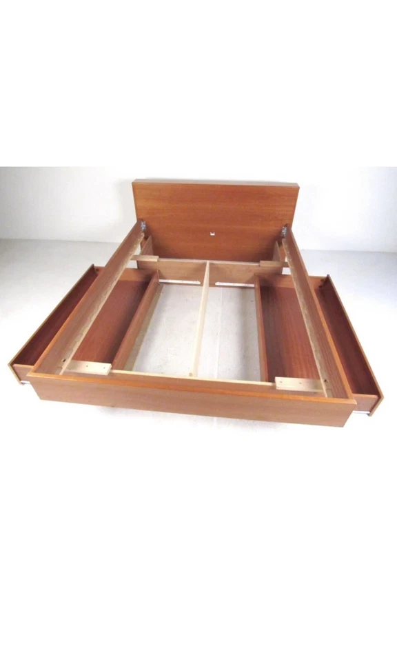 Полноразмерная кровать-платформа в скандинавском современном стиле из тика с ящиками для хранения - Изображение 2 из 4