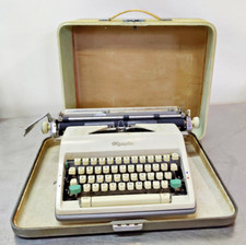 Vintage Olympia Typewriter De Luxe Werke AG Wilhelmshaven thumbnail
