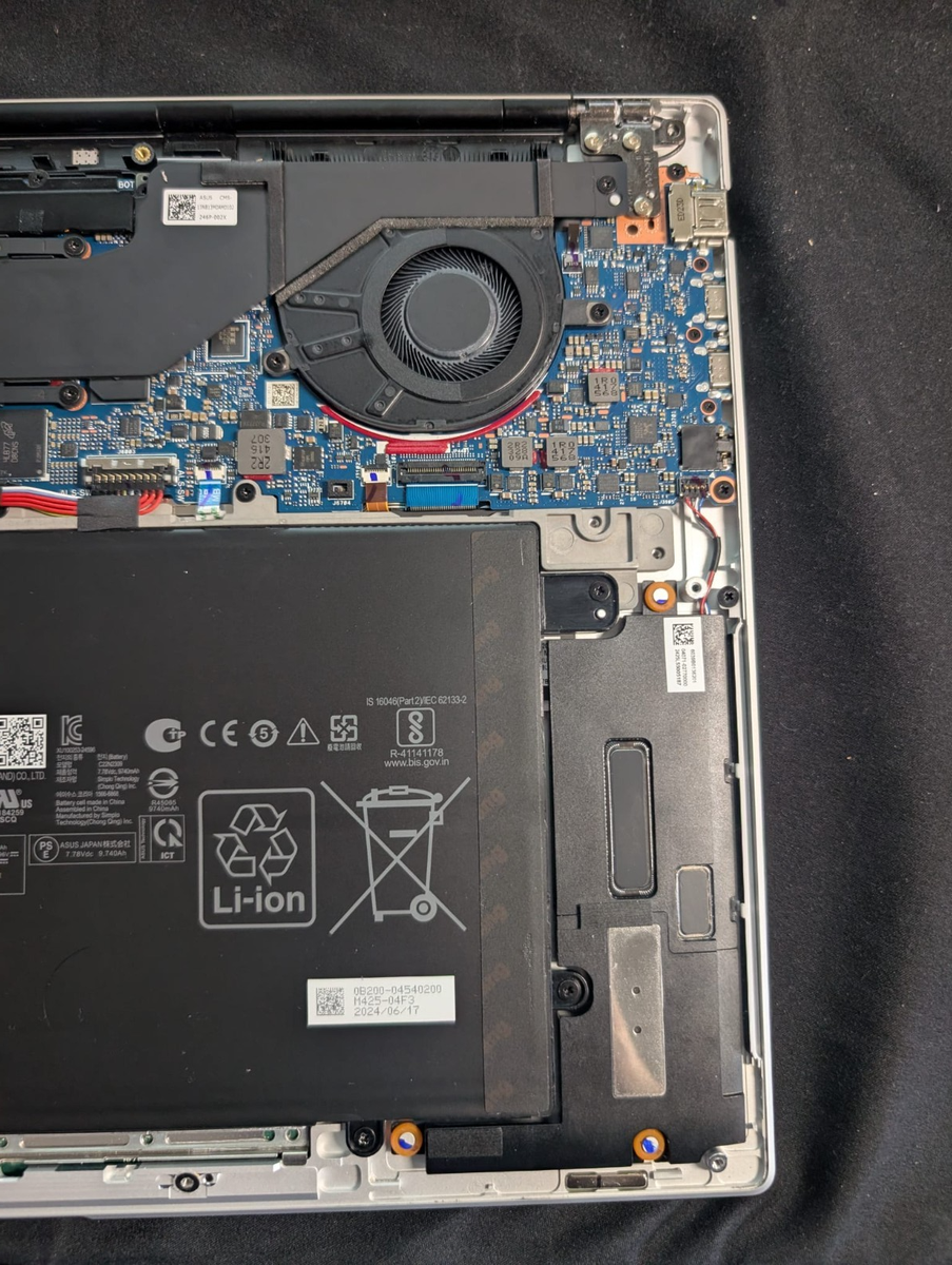Asus Zenbook S16 UM5606WA AMD Ryzen AI 9 365 24GB DDR5 256GB SSD