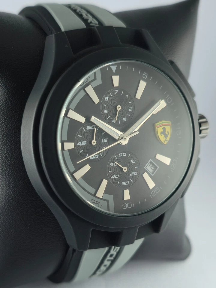 Reloj pulsera de cuarzo Ferrari de lujo cronógrafo para hombre esfera negra banda de goma Foto 2 de 4