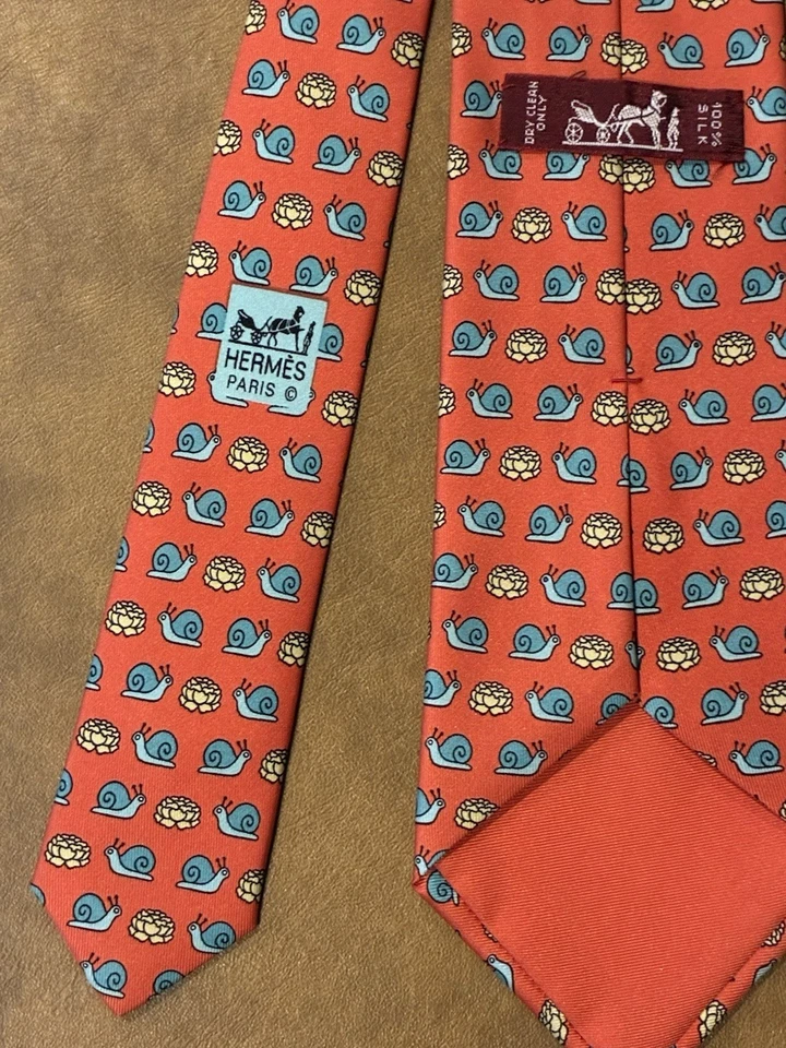 Hermes Caracoles y Coles Corbata Roja 7461 HA 56” Excelente Estado Foto 4 de 4