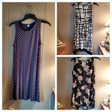 3 Easy Simple Comfy Dresses Size Large 2 Old Navy and 1 Chaps dress