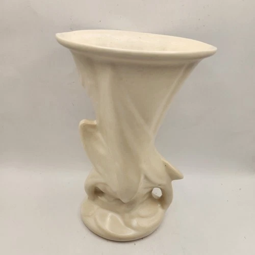 Vintage McCoy Pottery Matte Ivory Arrowhead Cornucopia Vase 7.5” Tall