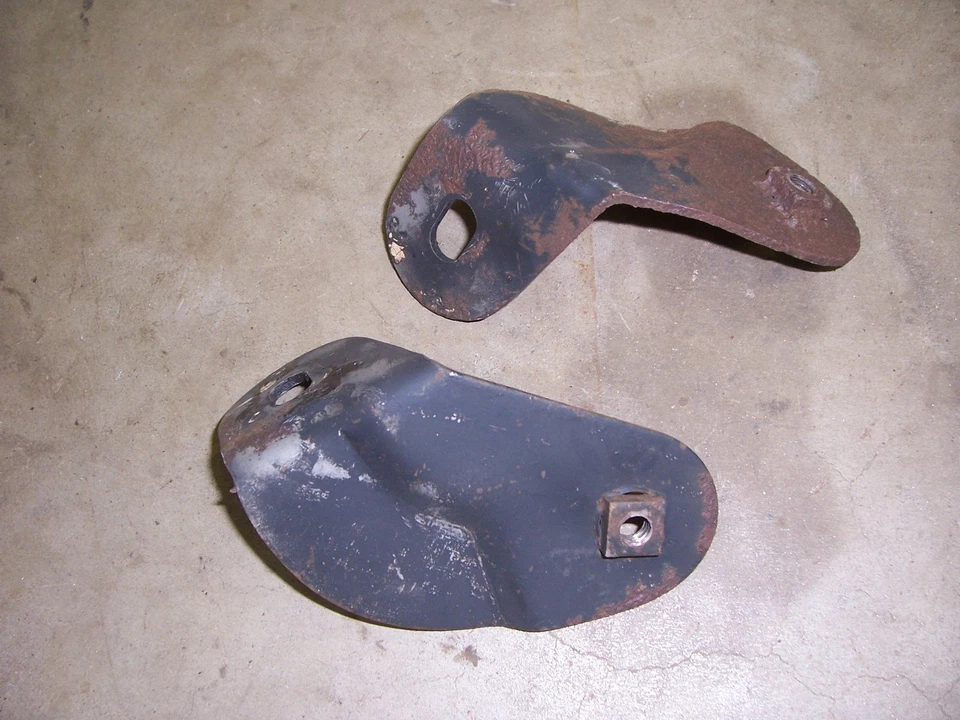 Cadillac 1951 1952 exterior parachoques delantero rejilla soportes de montaje misceláneos Foto 2 de 2