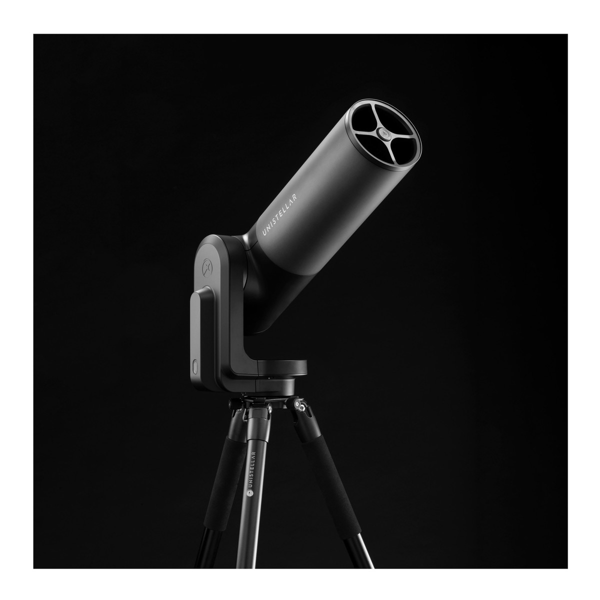 Unistellar eQuinox Smart Telescope for Light Polluted Cities