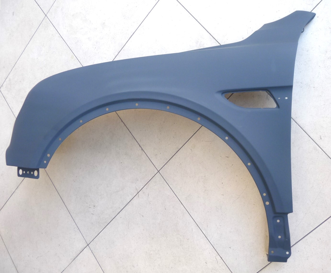 16-19 Bentley Bentayga 1st. Gen BY636 Front Left Fender Wing Cover 36A821017B OE