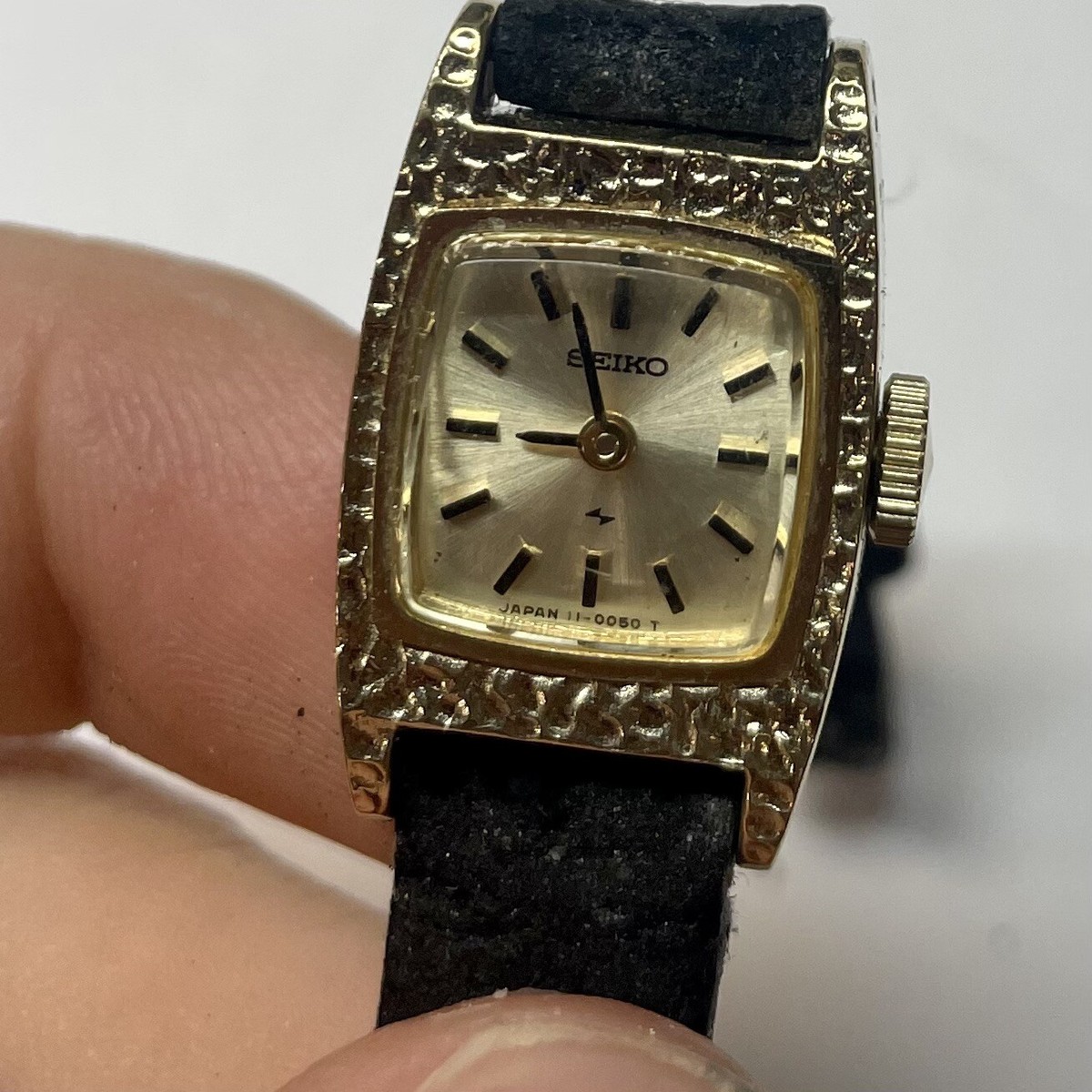 vintage seiko watch gold tone textured gold vintage working