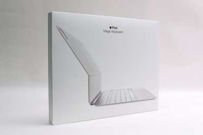 Brand New! Apple Magic Keyboard for iPad Pro 13'' (M5) - White, MWR43LL/A
