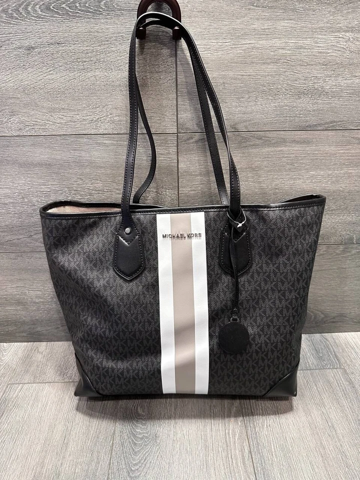 Bolso de Mano Michael Kors Eva Grande Logo Rayas en Negro Blanco Foto 2 de 4