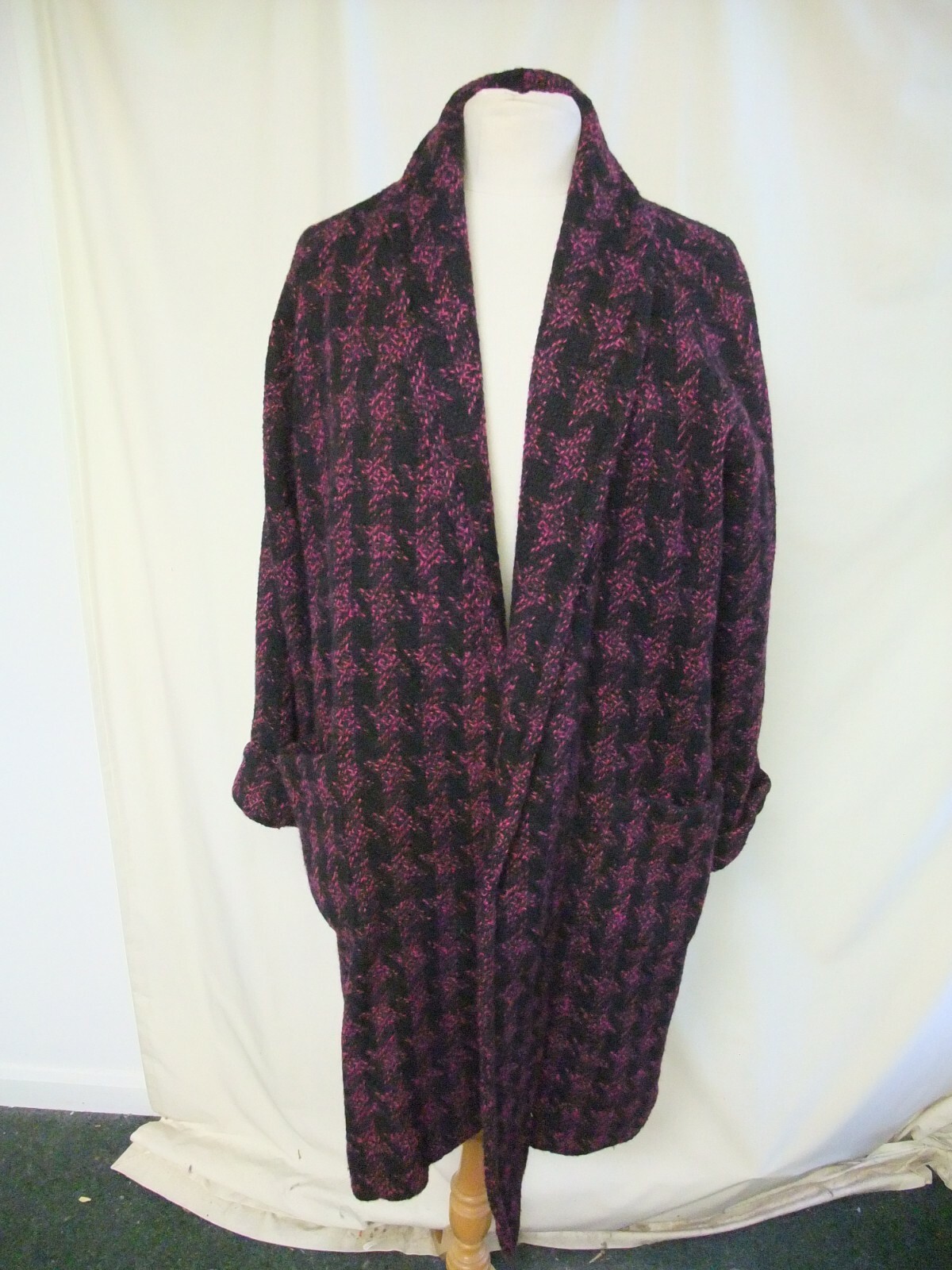 ALTRA Cappotto donna su misura lana testurizzata L nero viola? busto 42"" lunghezza 41" 2506