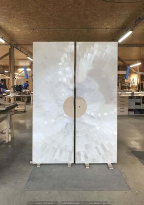 Esstisch Sun Burst Muster mit eleganten handgefertigten Möbeln aus Selenitstein