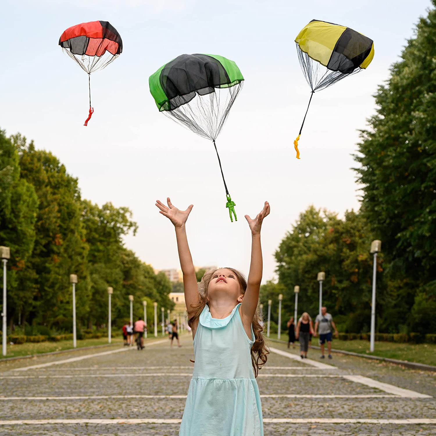 Parachute Toys for Kids - Tangle Free Outdoor Flying Parachute Men, Top Indoor &