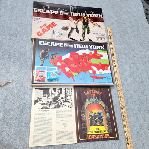 ESCAPE FROM NEW YORK! 1981 - TSR GAMES! Complete! 120 Cards, Instructions, Dice.