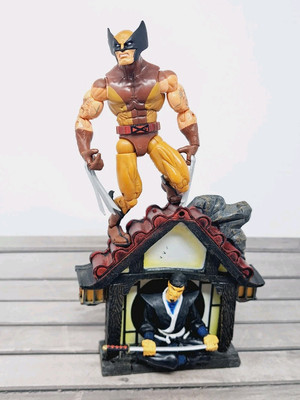 置物 Marvel Legends Wolverine Brown Costume 6